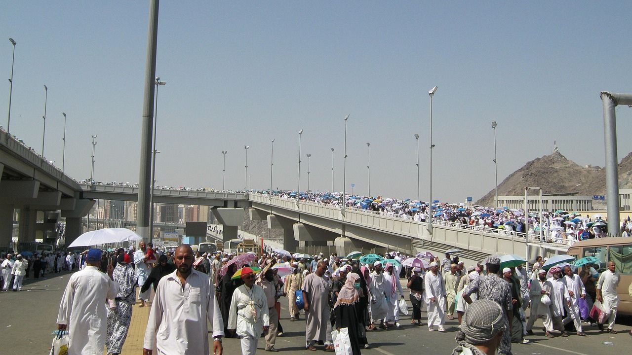 KAMPUNG HAJI - FNA COVER ARTIKEL (1)