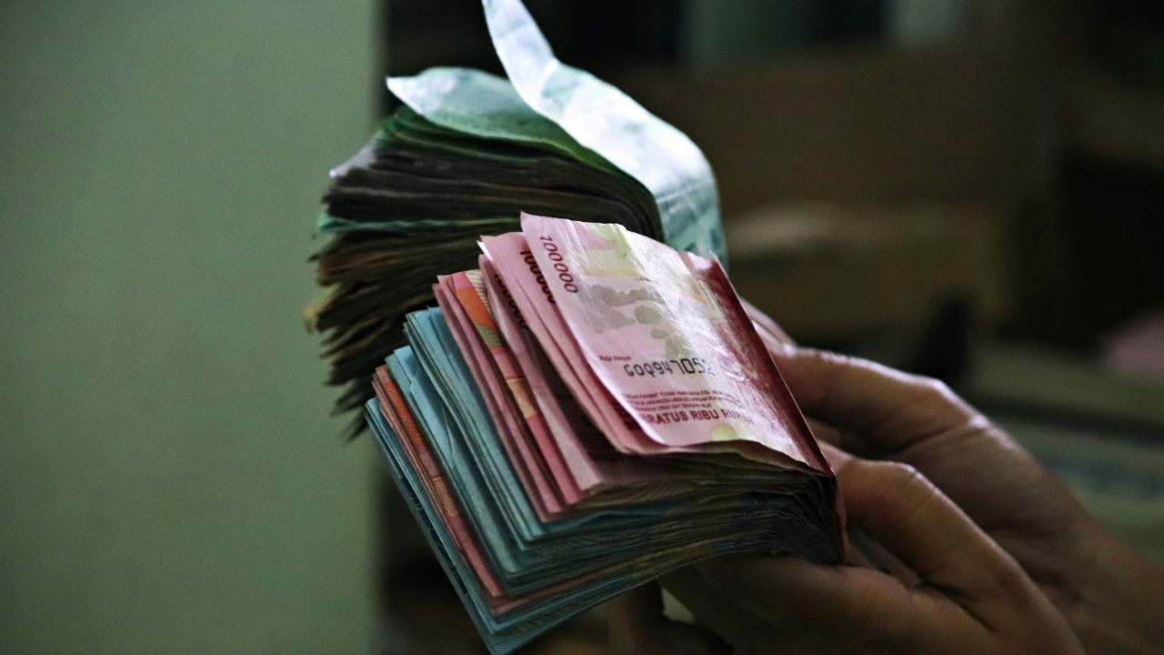 NILAI TUKAR RUPIAH - FNA COVER ARTIKEL