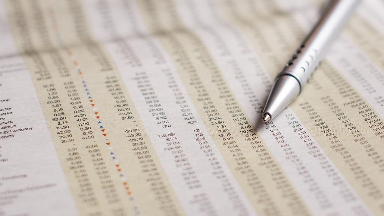 Valuasi Saham RI - FNA COVER ARTIKEL